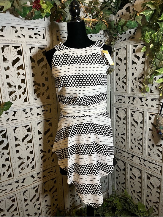 Bubble B Pants - BUBBLE B BOLD WHITE & BLACK SLEEVELESS ASYMMETRICAL HEMLINE MINI SKORT JUMPER